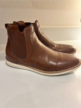 Steve Madden Men's Tan Leather Chukka Boots with White Sole